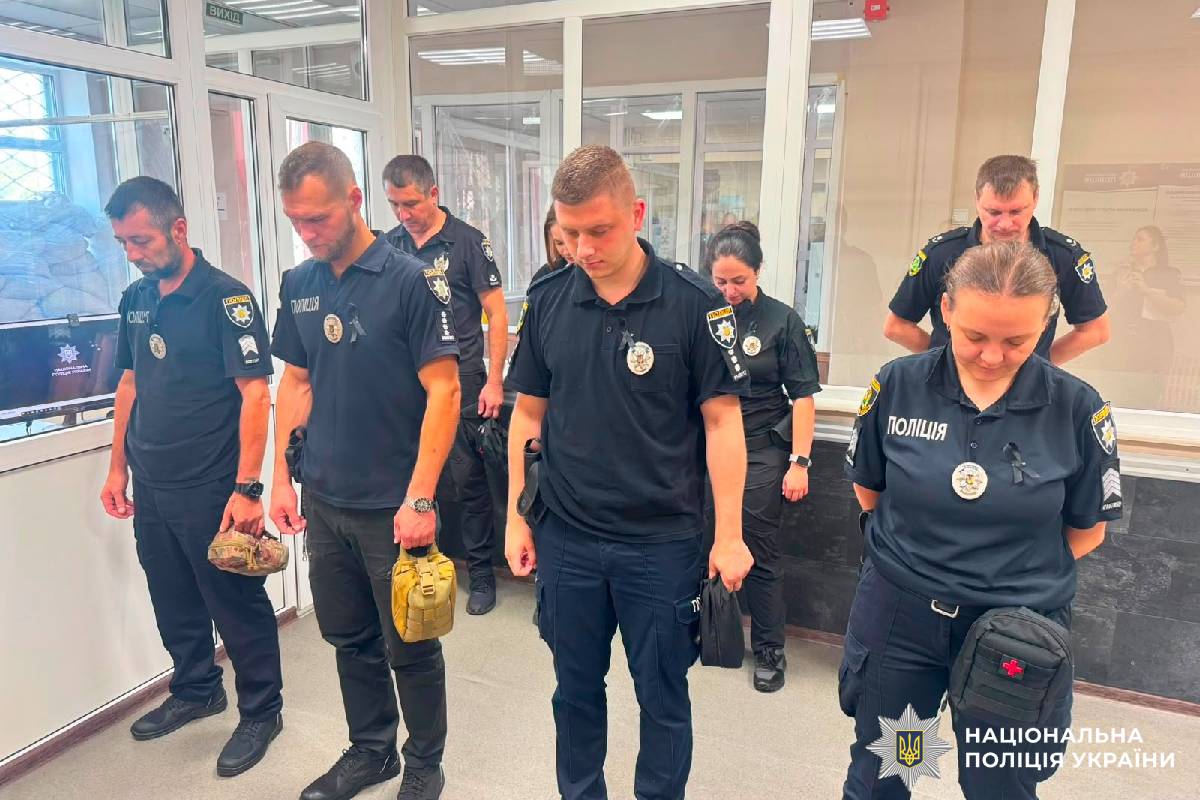 Поліцейські Харківщини вшанували пам’ять загиблих у російському полоні Захисників, Захисниць та цивільних