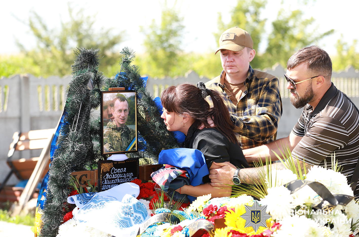 Прощання дружини із померлим