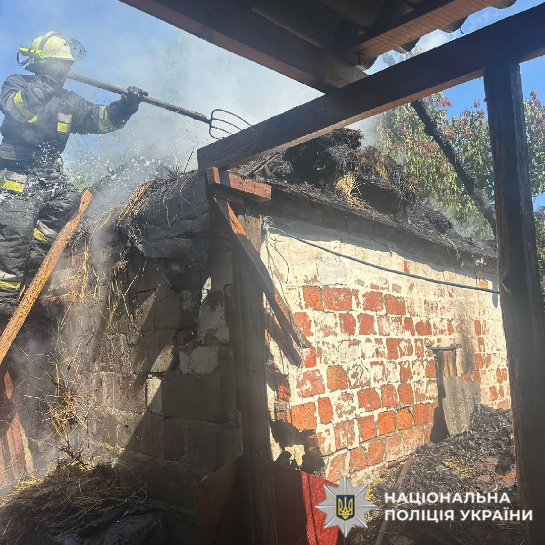 Постраждали четверо людей, у тому числі діти: поліцейські Харківщини документують наслідки ворожого обстрілу