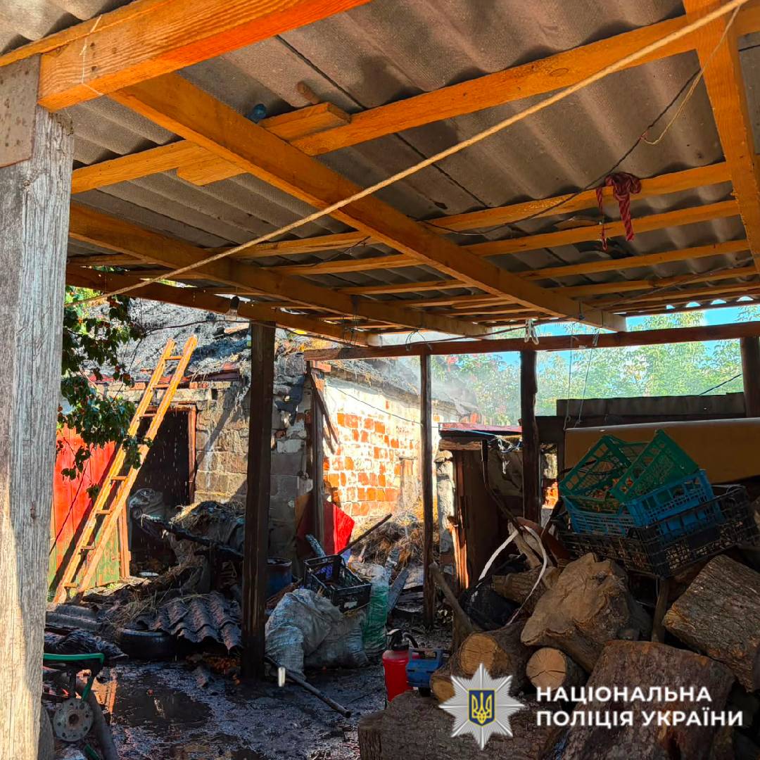 Постраждали четверо людей, у тому числі діти: поліцейські Харківщини документують наслідки ворожого обстрілу