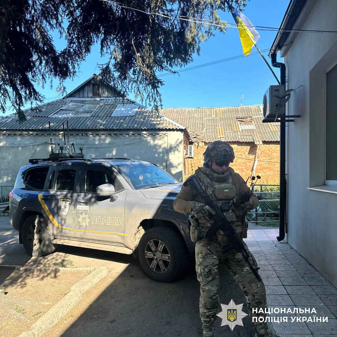 Під обстрілами та загрозою атак FPV-дронів: поліцейські «Білі Янголи» евакуювали 27 жителів Куп’янщини