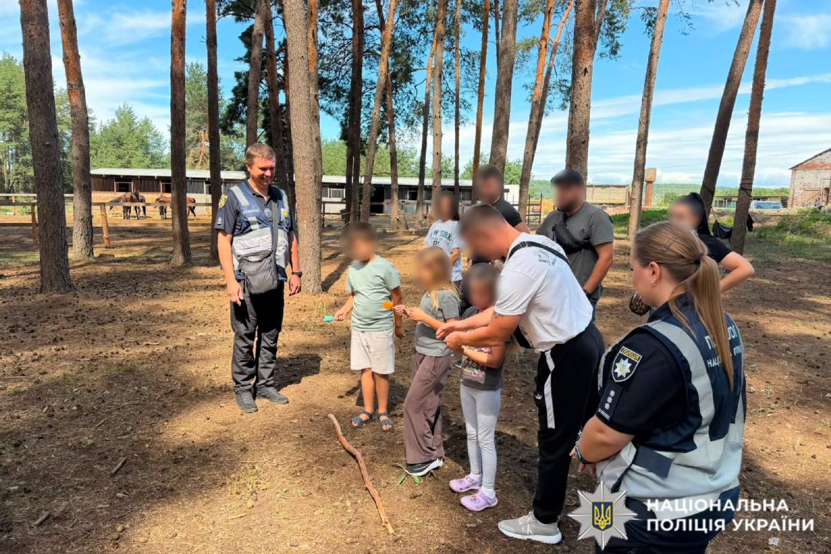 Поранені поліцейські та їхні родини взяли участь у психологічному заході з елементами іпотерапії