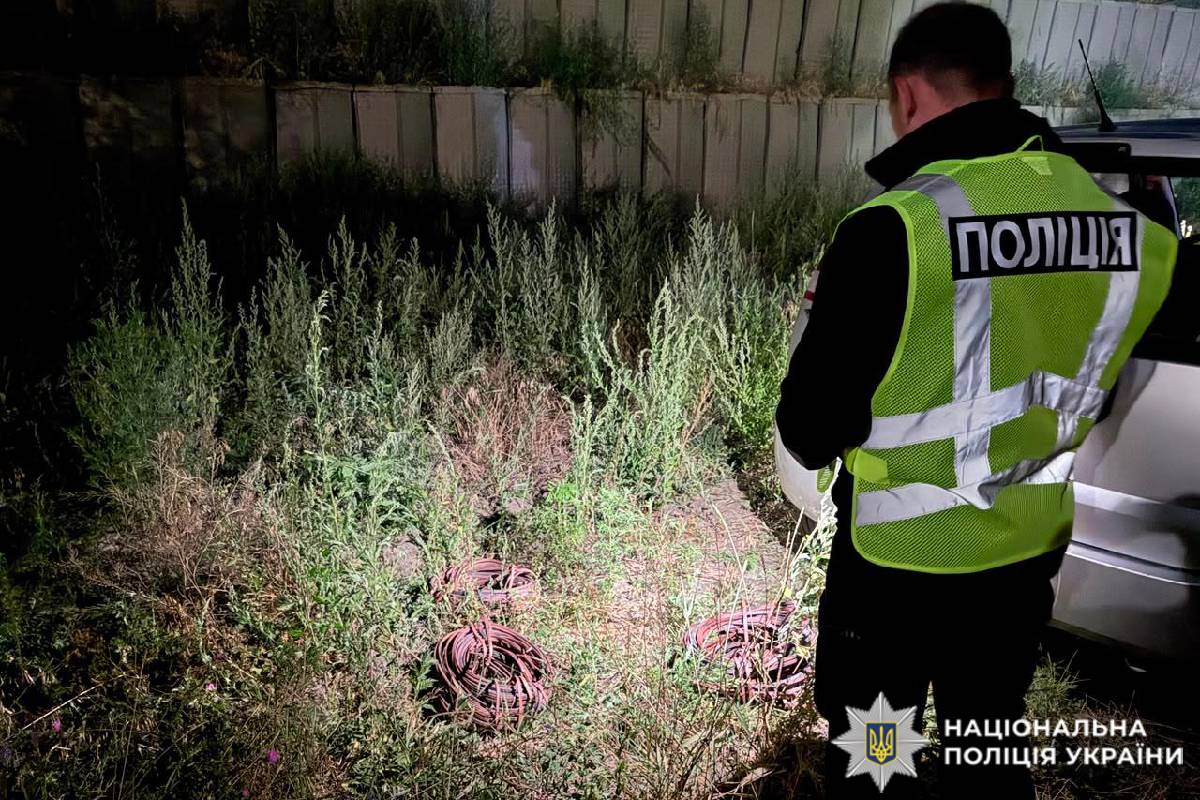Крав метал з державного підприємства: на Харківщині поліцейські повідомили чоловіку про підозру у скоєнні крадіжки