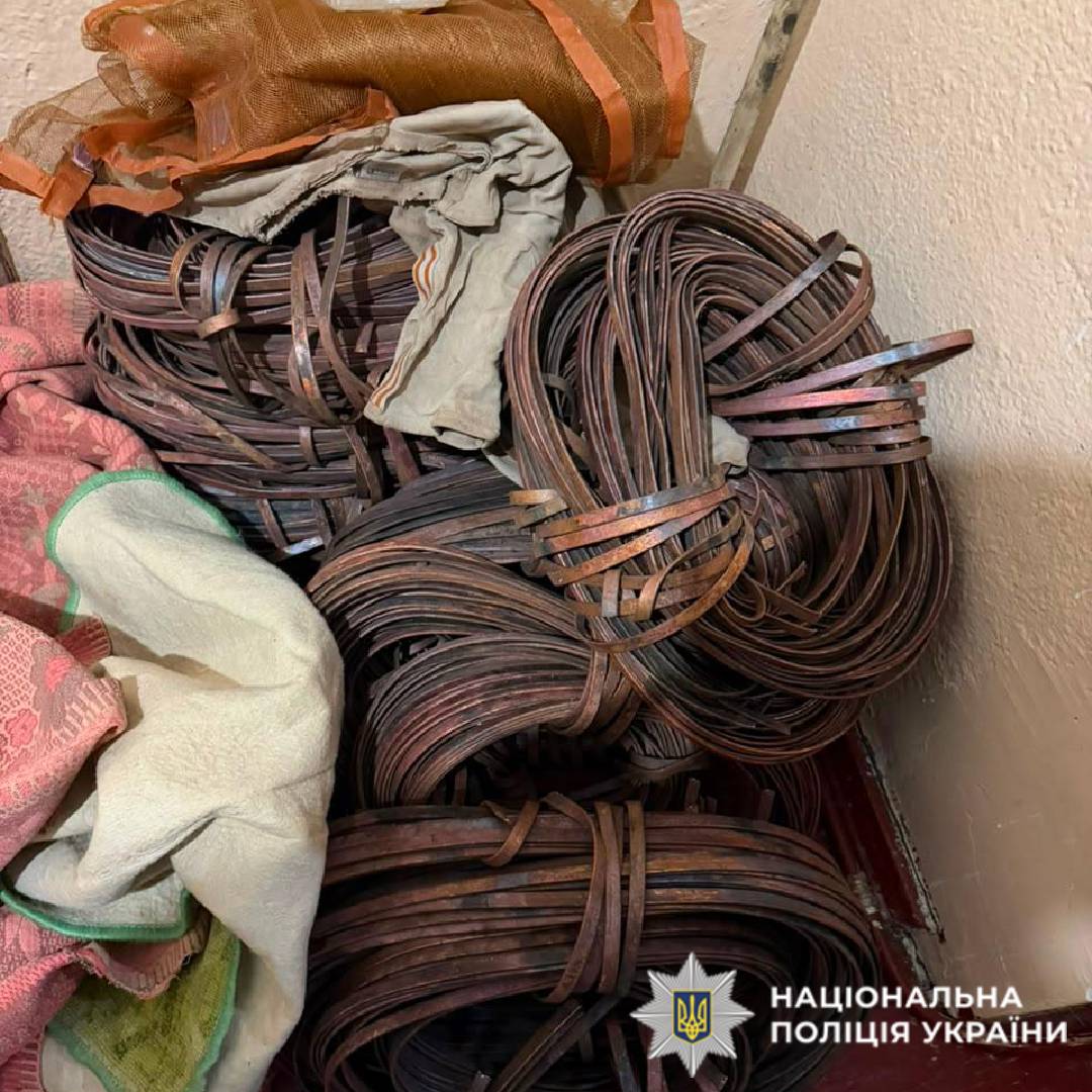 Крав метал з державного підприємства: на Харківщині поліцейські повідомили чоловіку про підозру у скоєнні крадіжки