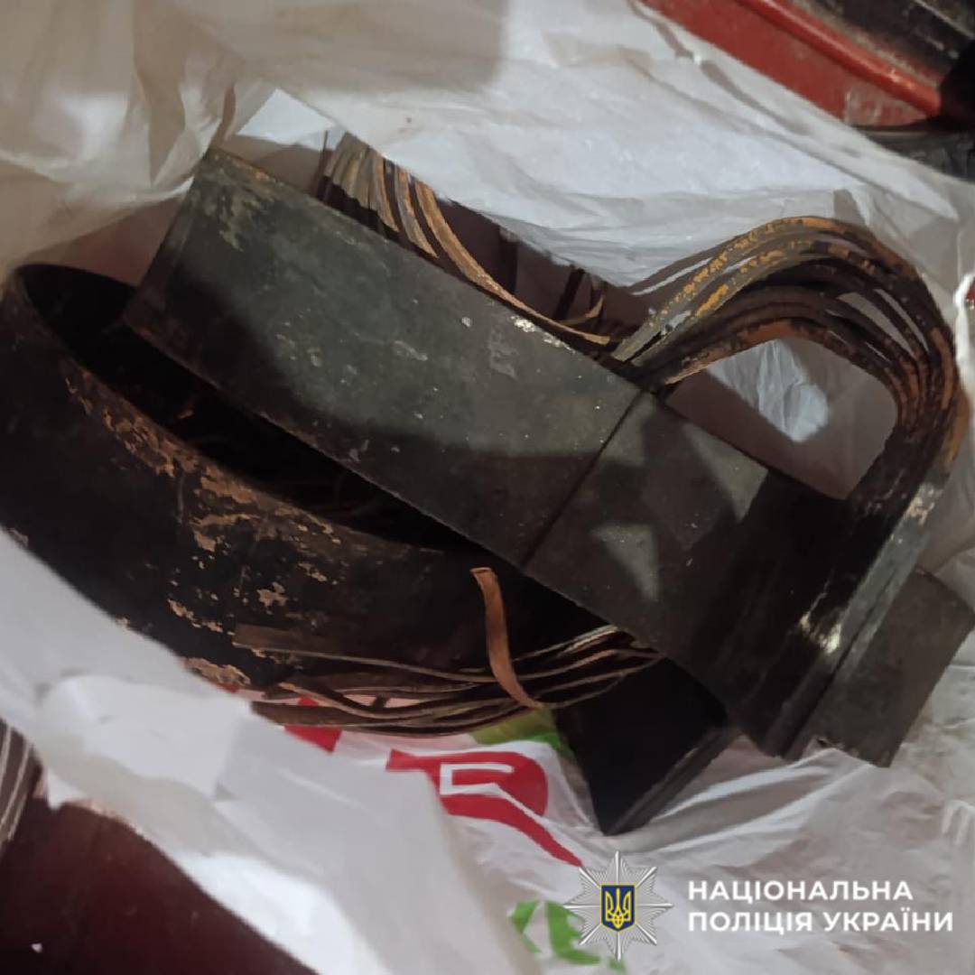 Крав метал з державного підприємства: на Харківщині поліцейські повідомили чоловіку про підозру у скоєнні крадіжки