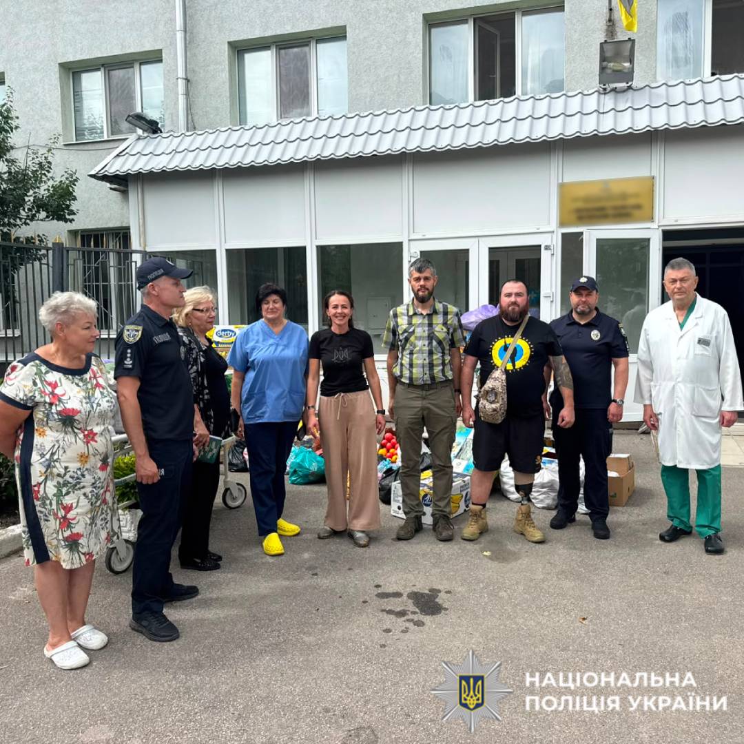 Поліцейські Харківщини передали гуманітарну допомогу медичним закладам