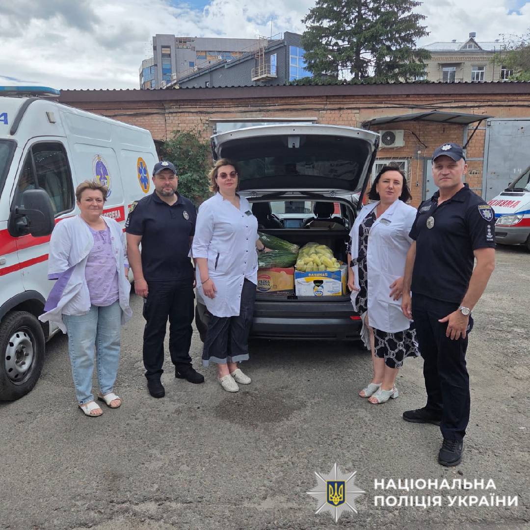 Поліцейські Харківщини передали гуманітарну допомогу медичним закладам