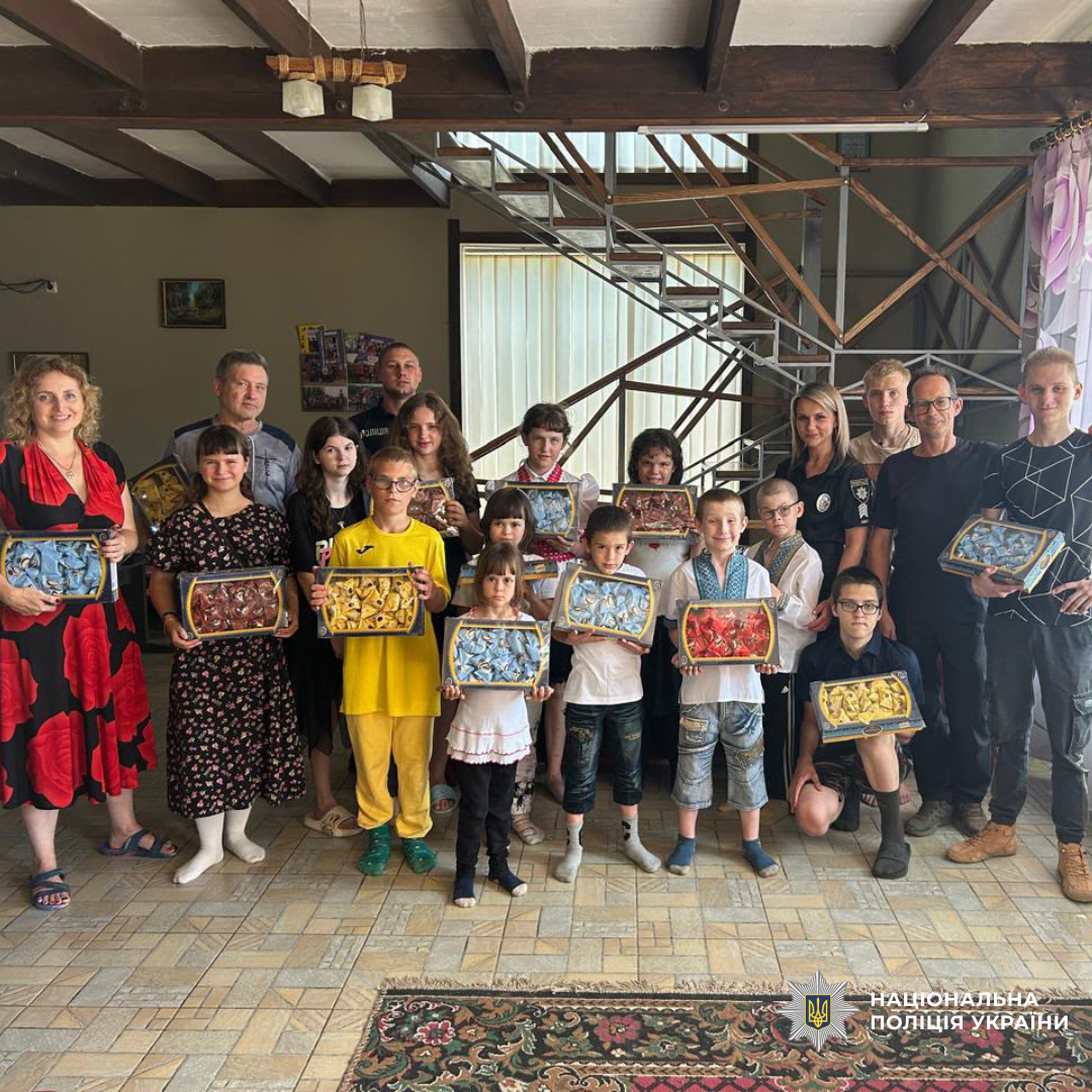 Поліцейські Харкова разом із капеланами відвідали дитячий будинок сімейного типу