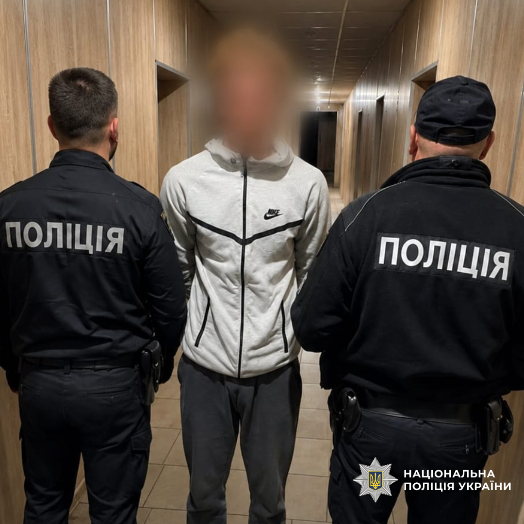 поліцейські викрили зловмисника, який спалив автомобіль у Салтівському районі