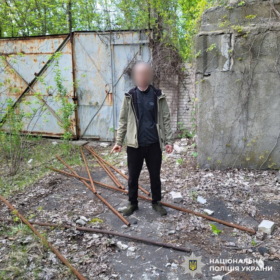 У Харкові поліцейські повідомили про підозру зловмиснику, який намагався викрасти майно підприємства