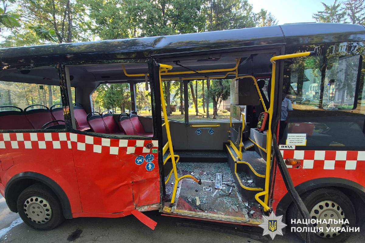 У Харкові внаслідок ДТП постраждали дев’ятеро людей: поліція встановлює обставини аварії