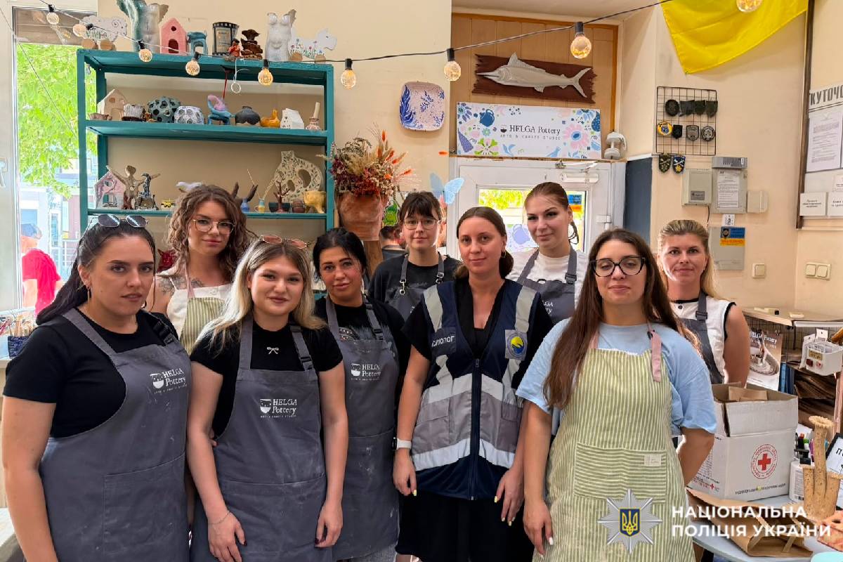 Глинотерапія, як шлях до внутрішнього відновлення: психологи поліції Харківщини провели профілактичний захід для поранених поліцейських