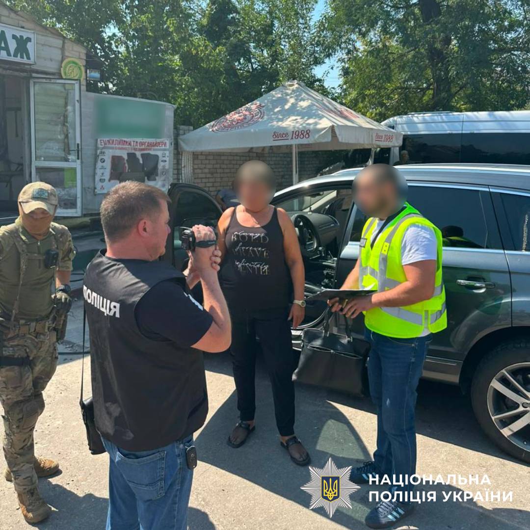 На Харківщині поліцейські повідомили жінці про підозру у збуті особливо небезпечної психотропної речовини