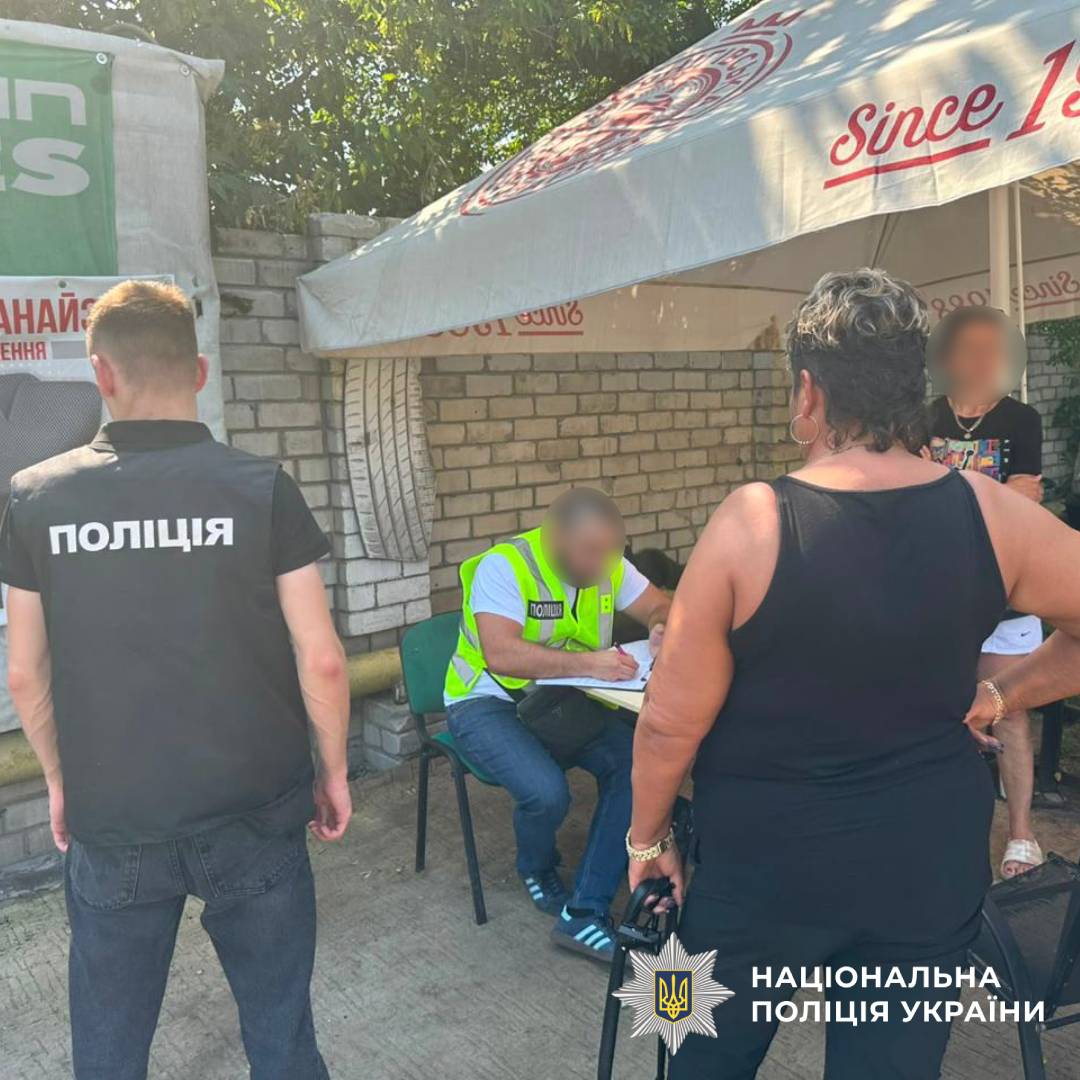 На Харківщині поліцейські повідомили жінці про підозру у збуті особливо небезпечної психотропної речовини