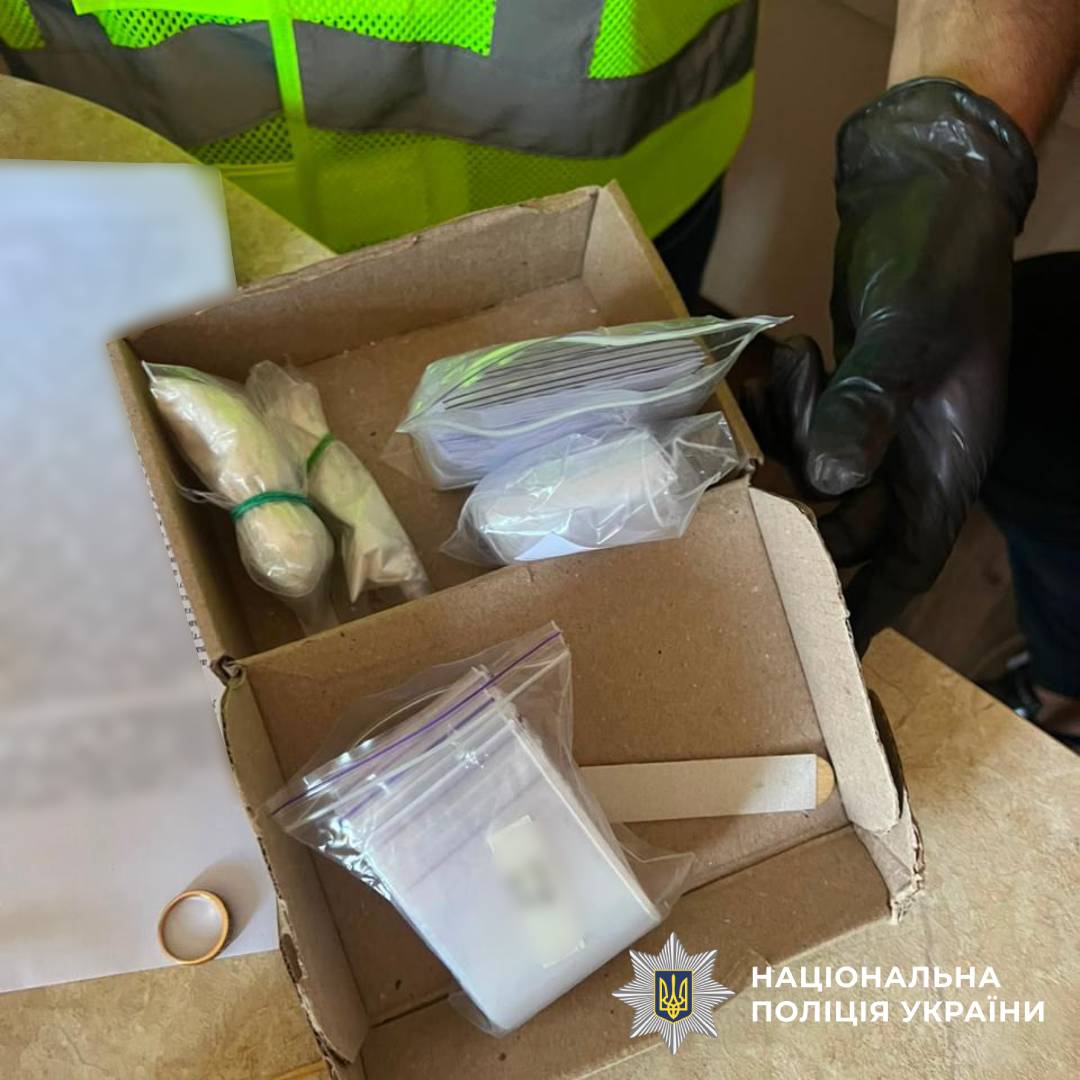 На Харківщині поліцейські повідомили жінці про підозру у збуті особливо небезпечної психотропної речовини