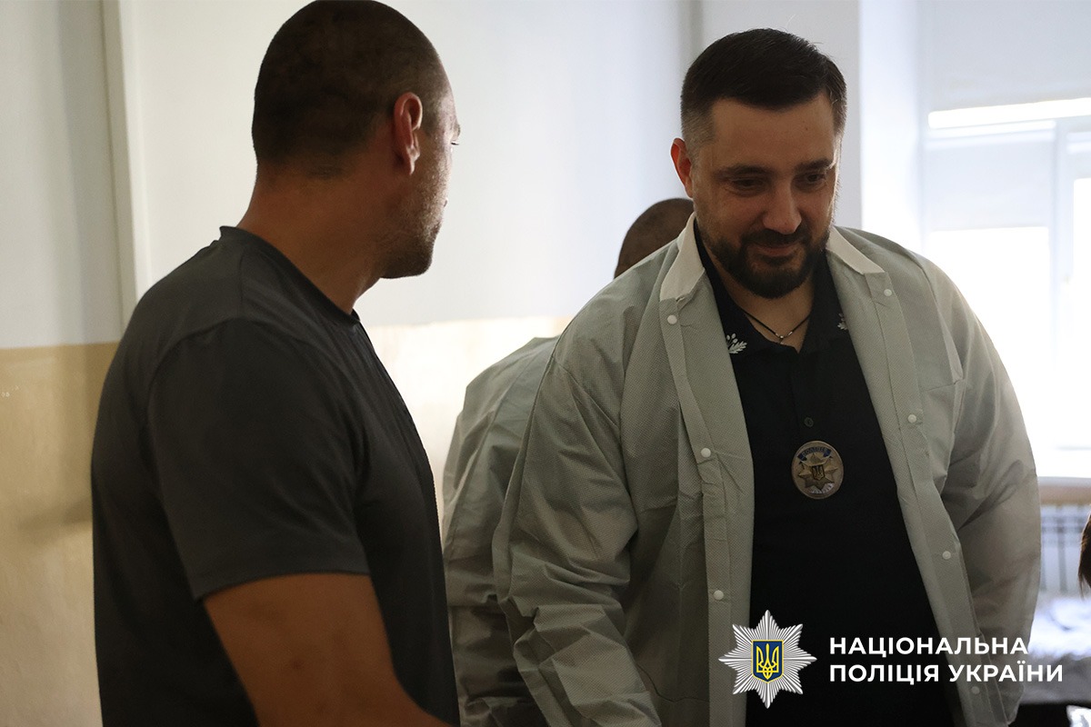 Поліцейського Харківщини нагородили відомчою відзнакою МВС України «Вогнепальна зброя»