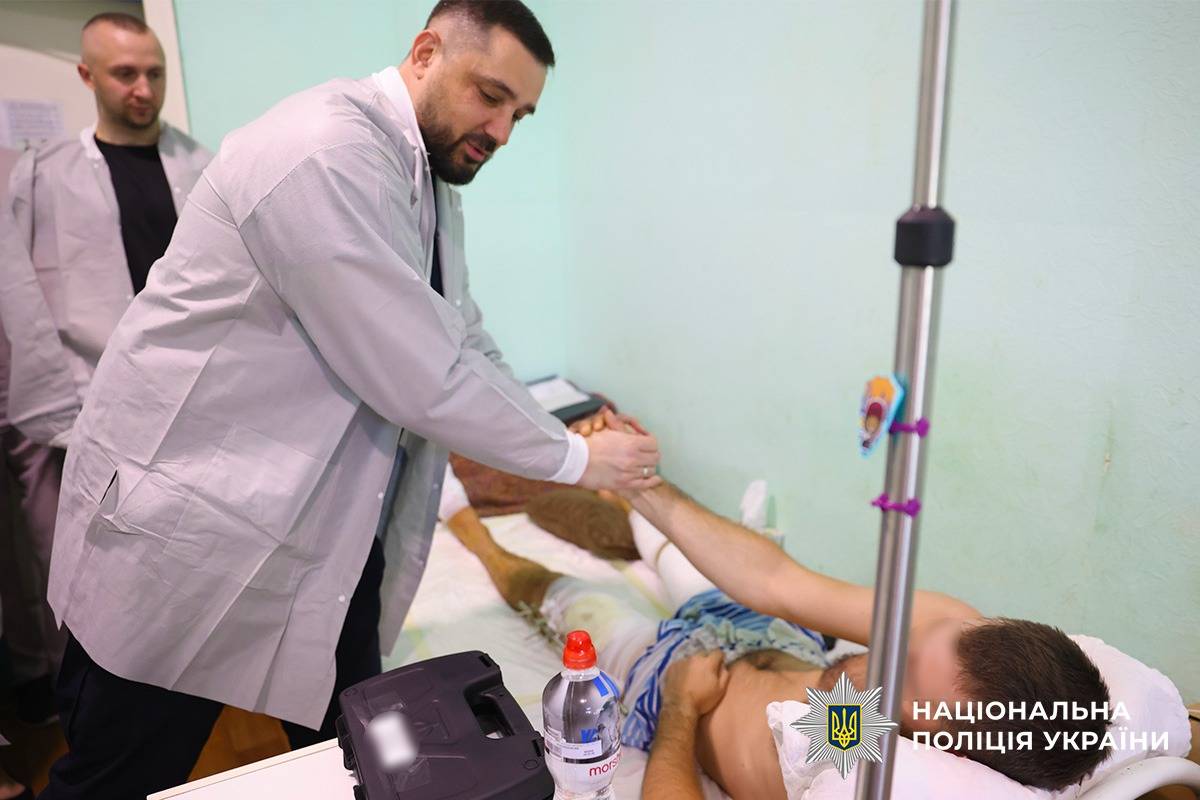Поліцейського Харківщини нагородили відомчою відзнакою МВС України «Вогнепальна зброя»