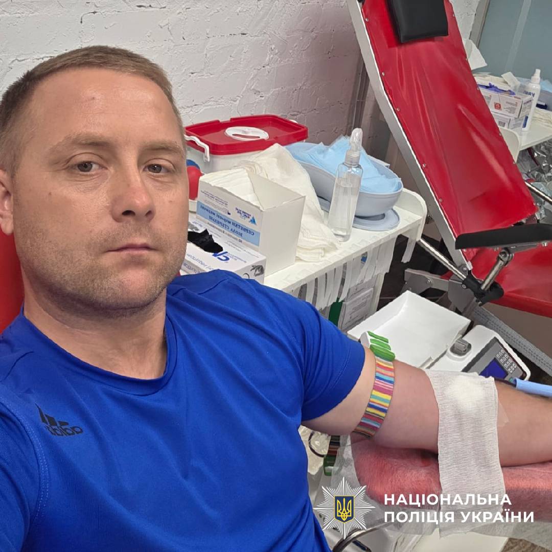 Поліцейські Харківщини долучилися до донорства крові для порятунку поранених захисників та цивільних