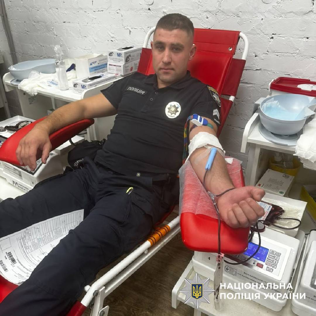 Поліцейські Харківщини долучилися до донорства крові для порятунку поранених захисників та цивільних