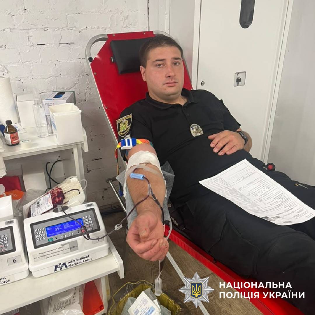 Поліцейські Харківщини долучилися до донорства крові для порятунку поранених захисників та цивільних