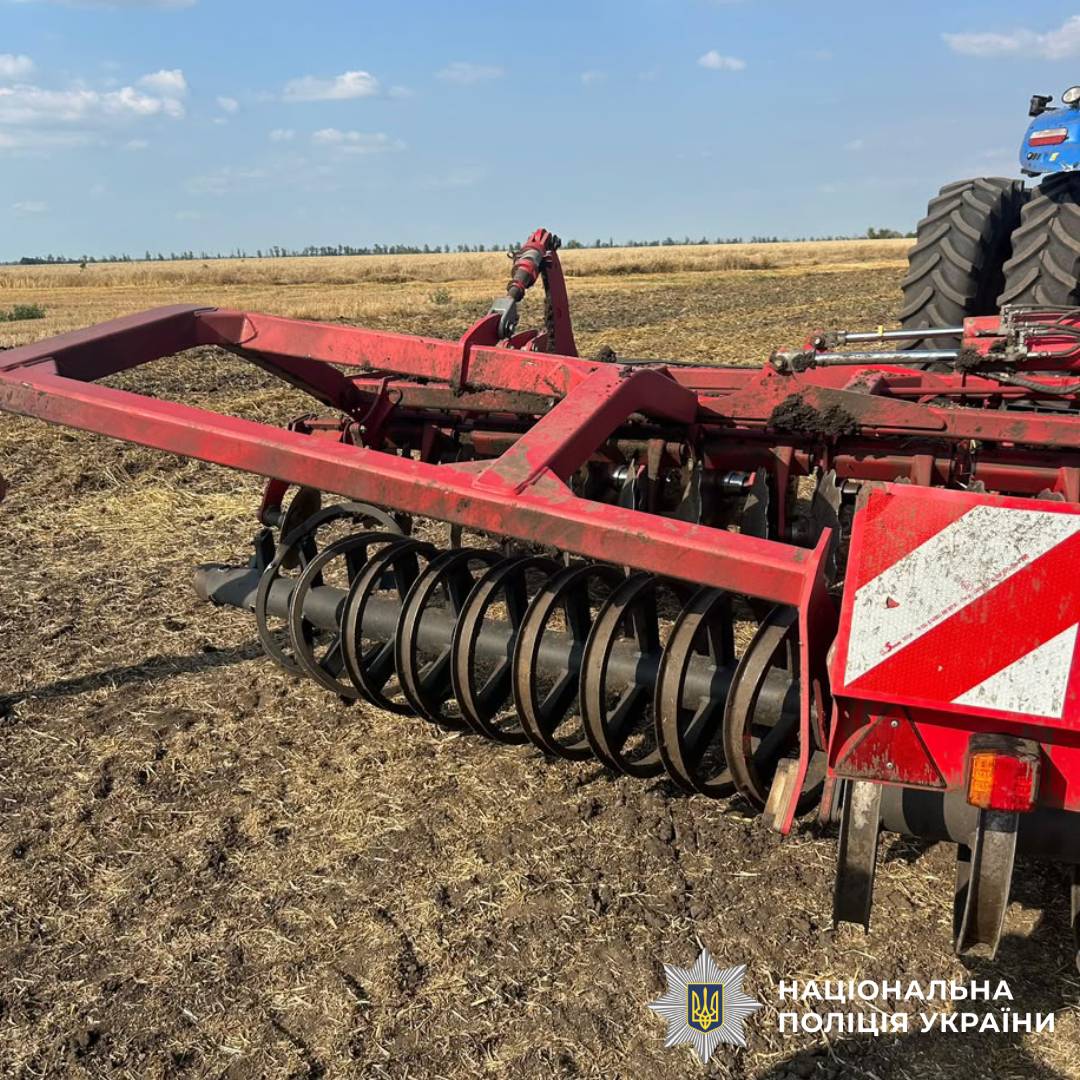 На Харківщині трактор наїхав на вибухонебезпечний предмет: поліція встановлює обставини події