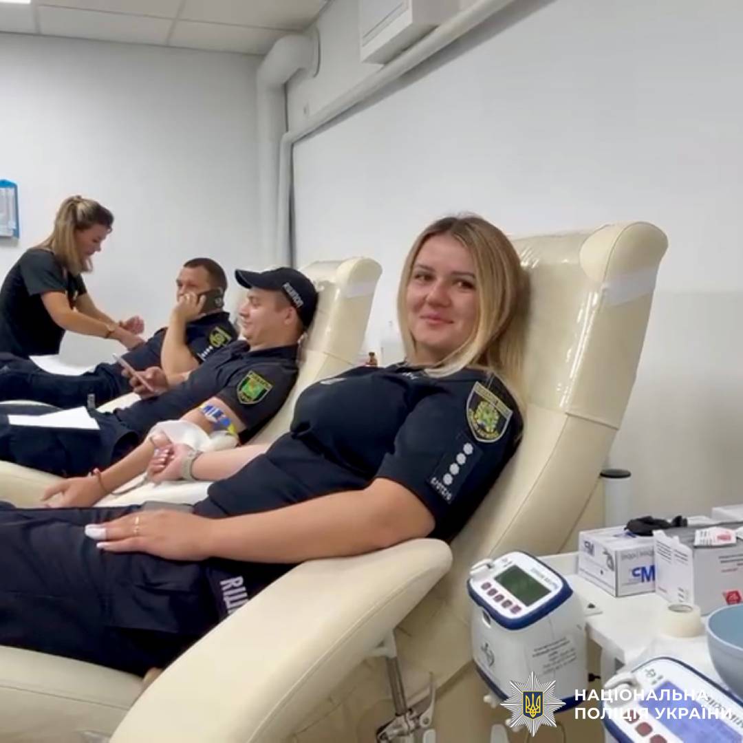 Кожна крапля – це чиєсь врятоване життя:  поліцейські Управління інформаційно-аналітичної підтримки Харківщини вкотре долучилися до донорства крові