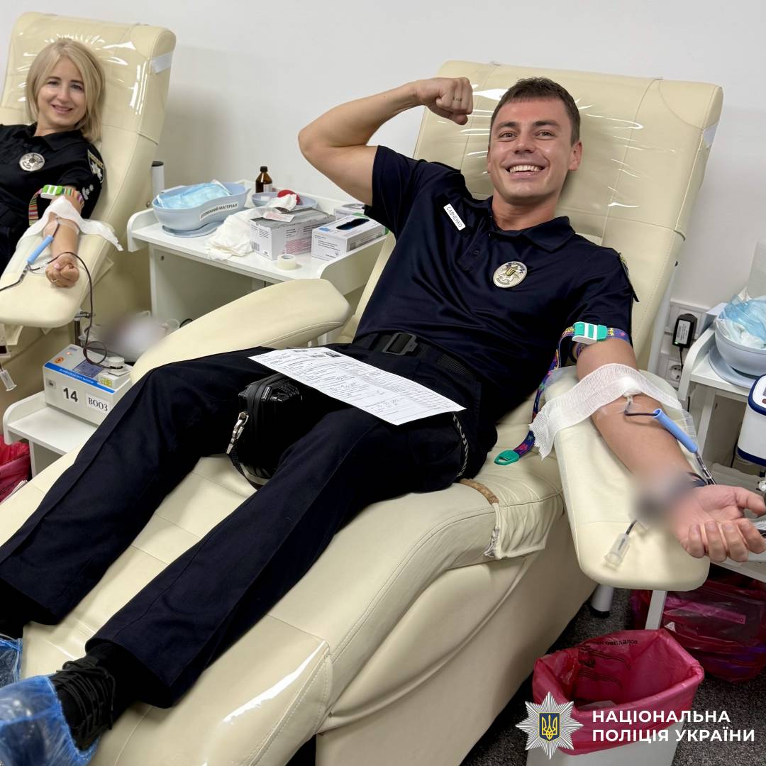 Кожна крапля – це чиєсь врятоване життя:  поліцейські Управління інформаційно-аналітичної підтримки Харківщини вкотре долучилися до донорства крові