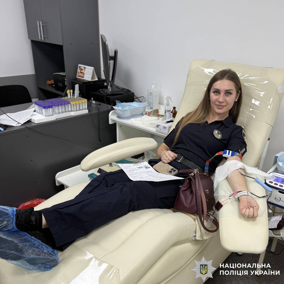 Кожна крапля – це чиєсь врятоване життя:  поліцейські Управління інформаційно-аналітичної підтримки Харківщини вкотре долучилися до донорства крові
