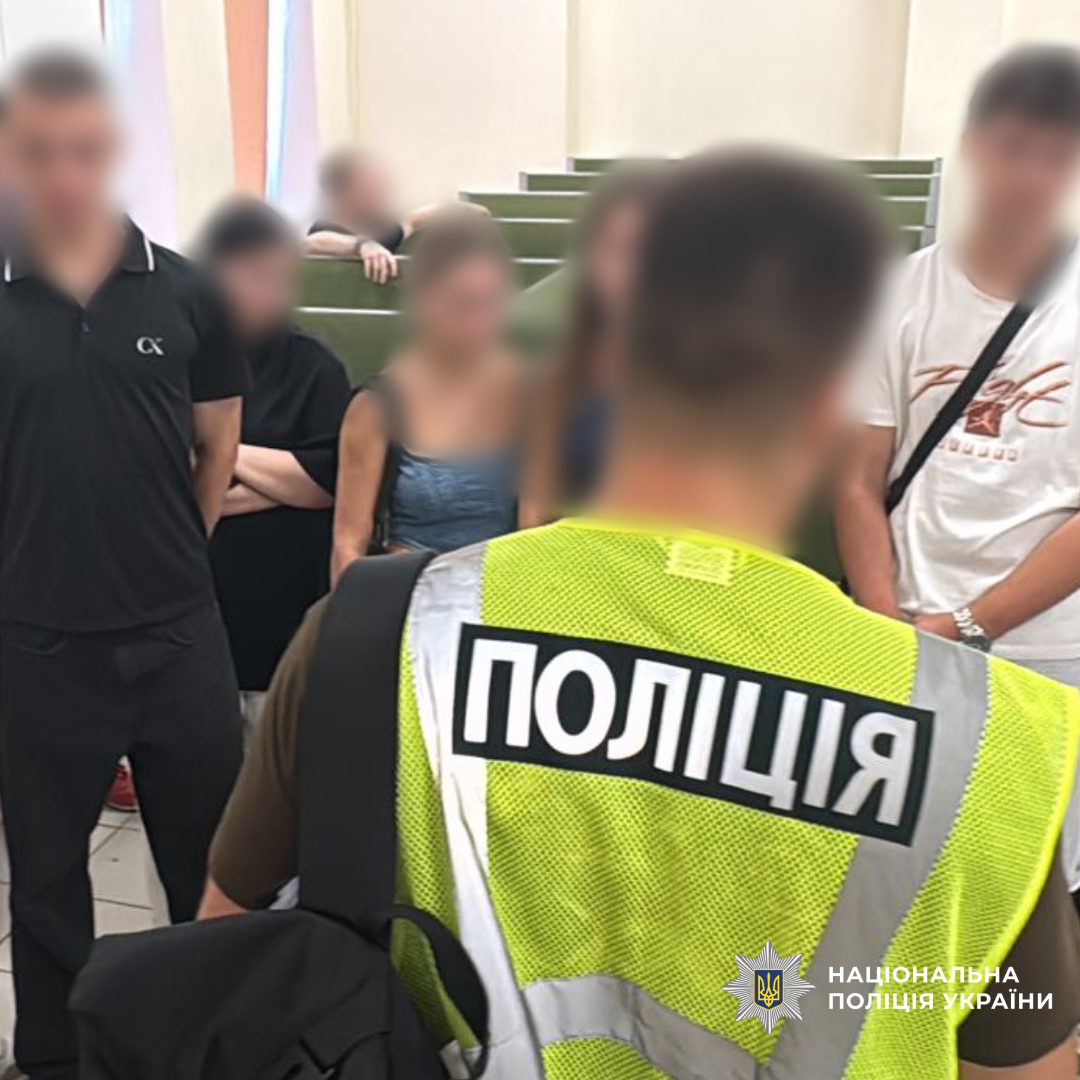 Харківські поліцейські припинили діяльність шахрайських call-центрів, які ошукували громадян