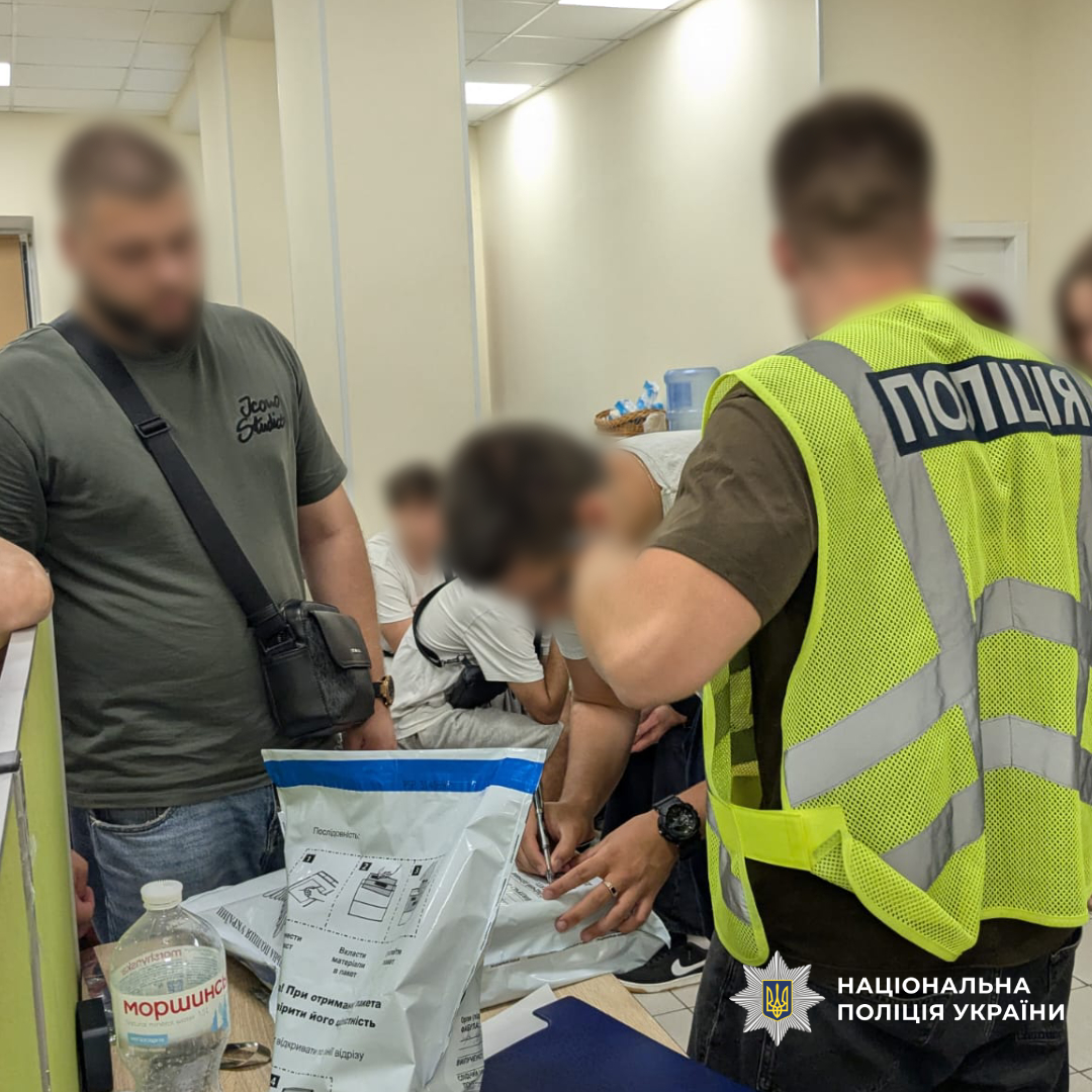 Харківські поліцейські припинили діяльність шахрайських call-центрів, які ошукували громадян