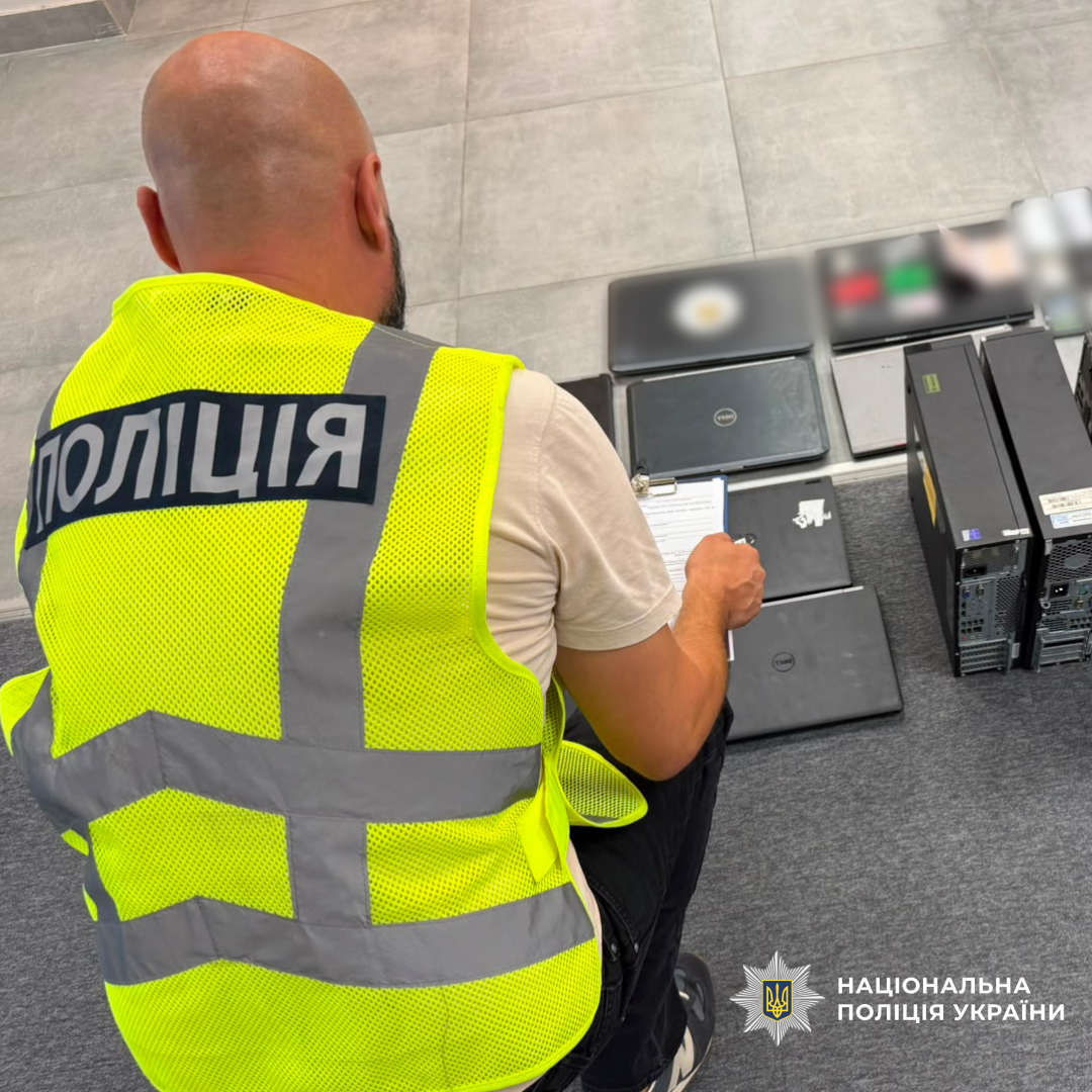 Харківські поліцейські припинили діяльність шахрайських call-центрів, які ошукували громадян