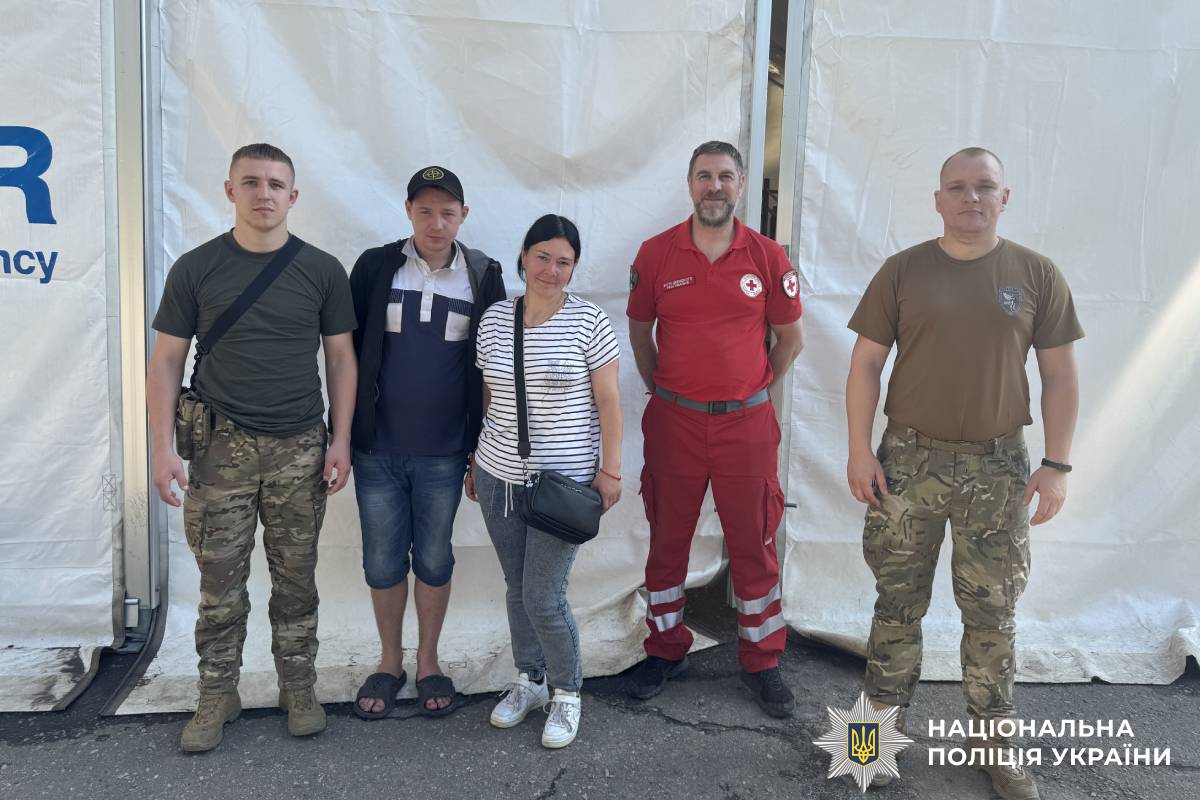 Поліцейський підрозділ «Білі Янголи» евакуює мешканців прикордонних громад Харківщини