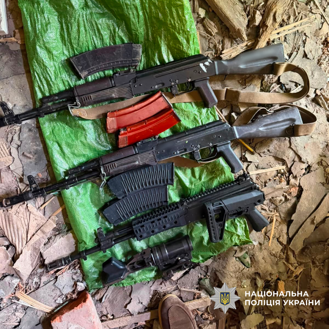 Поліцейські Харкова затримали чоловіка за торгівлю зброєю та боєприпасами