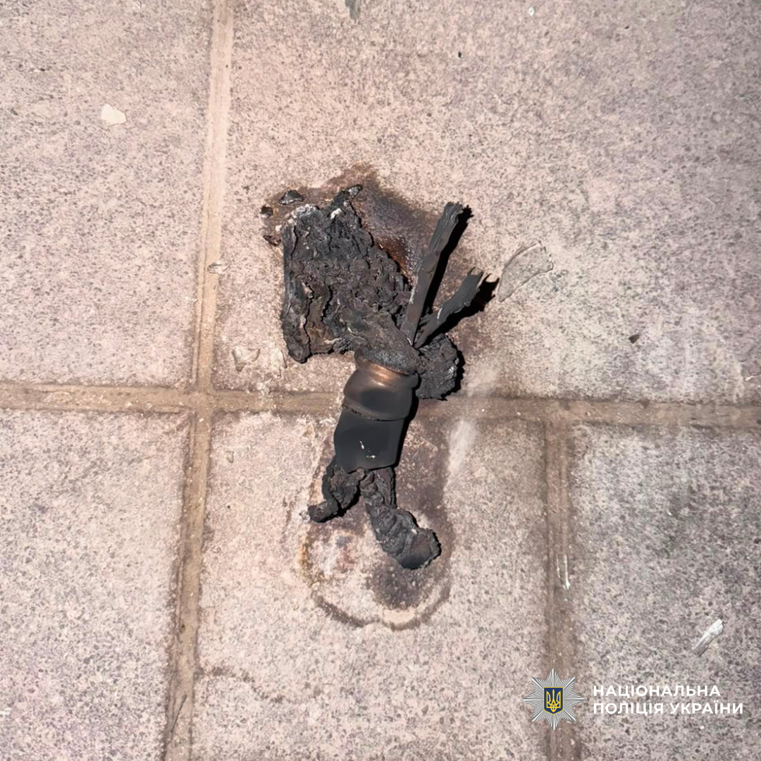 Поліцейські оперативно затримали двох чоловіків, підозрюваних у підпалі відділення пошти у місті Златопіль