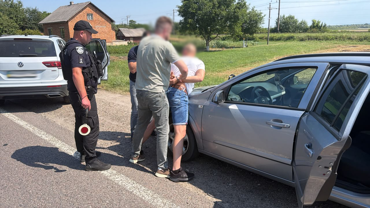 Фігурант – 49-річний житель міста Самбір налагодив схему незаконного переправлення військовозобов’язаних громадян через державний кордон України на територію Євросоюзу поза межами пунктів пропуску в період дії воєнного стану.