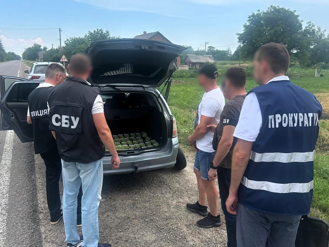 Фігурант – 49-річний житель міста Самбір налагодив схему незаконного переправлення військовозобов’язаних громадян через державний кордон України на територію Євросоюзу поза межами пунктів пропуску в період дії воєнного стану.