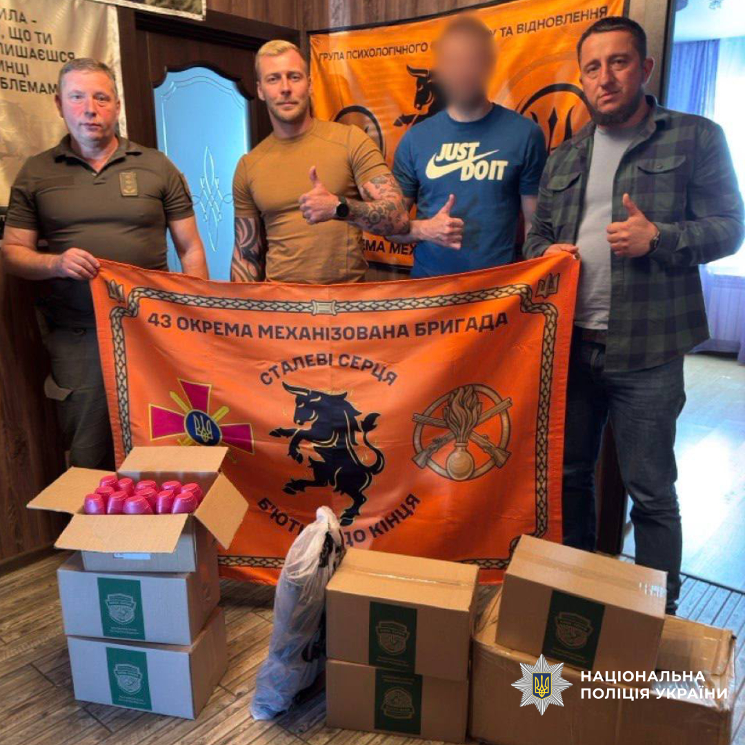 Поліцейські Харківщини спільно з волонтерами передали допомогу військовим на передовій