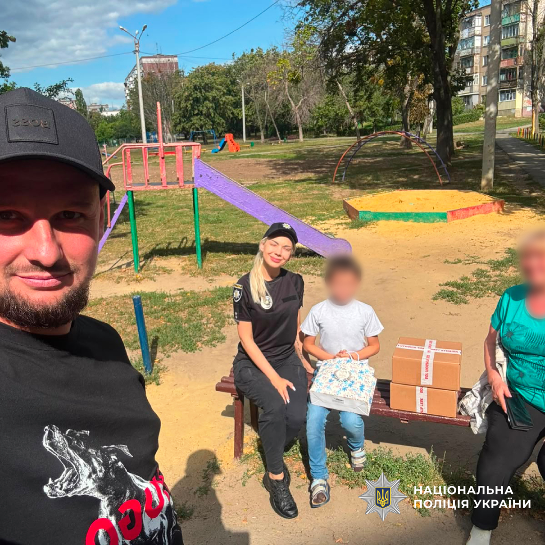 Поліцейські та благодійники Харківщини підтримали дітей, які залишилися без батьківського піклування
