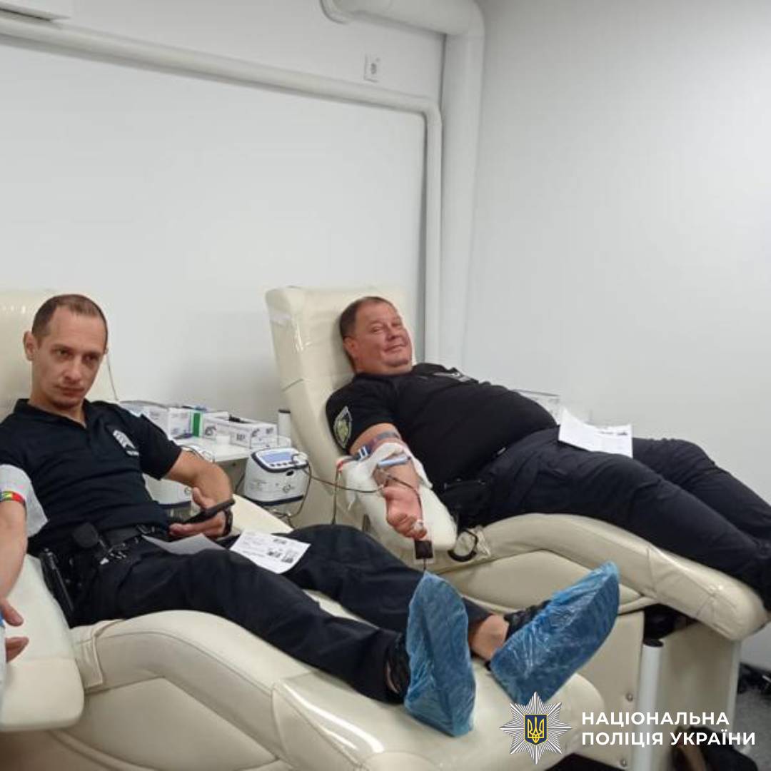 Краплі надії: поліцейські Харківщини продовжують здавати кров для порятунку життя