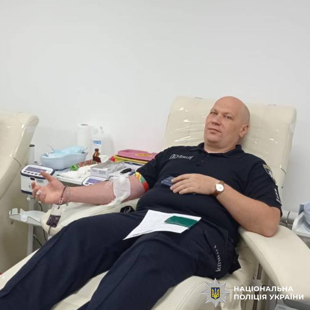 Краплі надії: поліцейські Харківщини продовжують здавати кров для порятунку життя