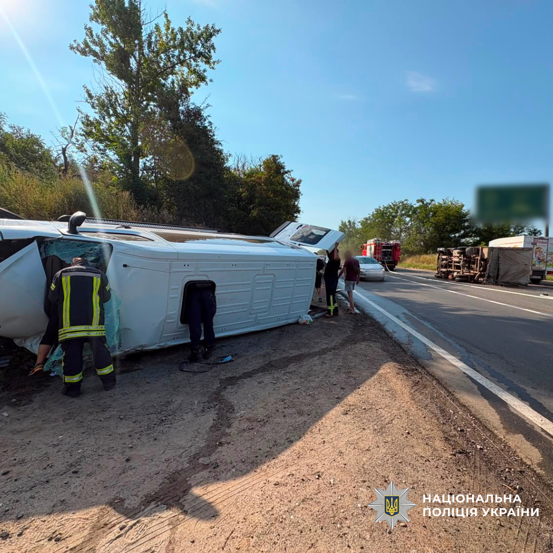 поліція встановлює обставини ДТП на Харківщині