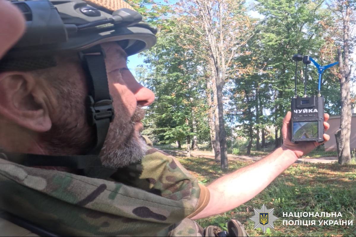 Крізь сотні кілометрів небезпечним маршрутом: поліцейські «Білого Янгола» продовжують евакуацію цивільних громадян із районів бойових дій