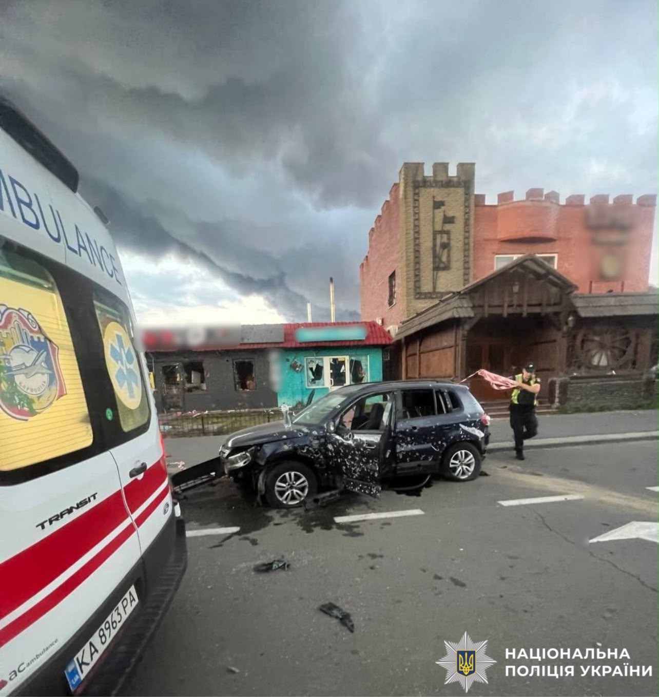 На фотографії зображено наслідки атаки рф у Київській області.