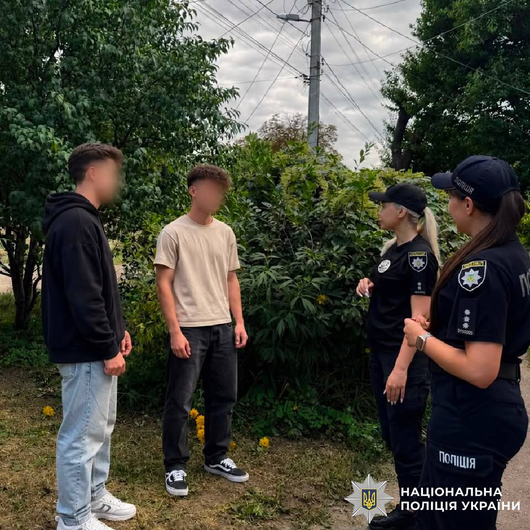 Безпека в Інтернеті: поліцейські Слобідського району Харкова провели профілактичні бесіди з підлітками