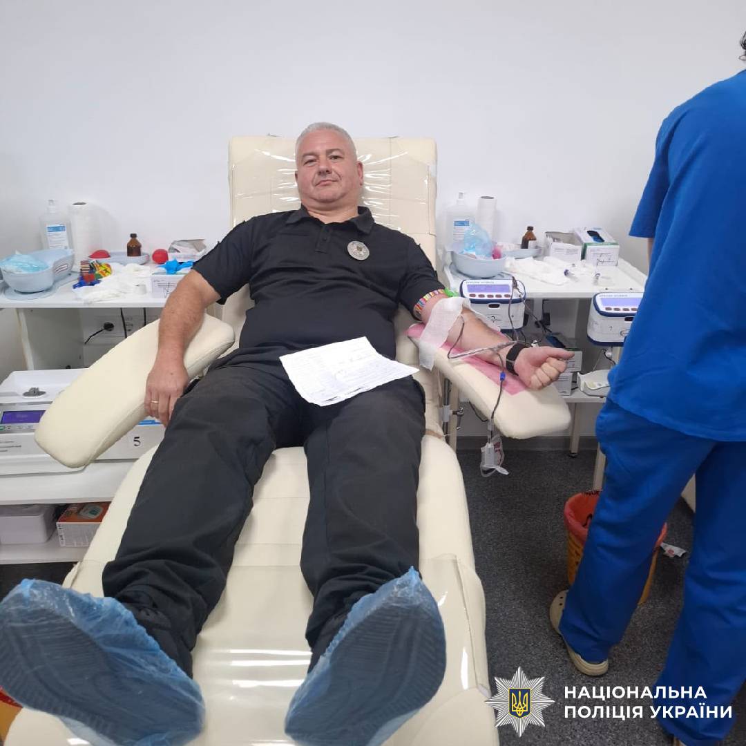 Врятувати чиєсь завтра: поліцейські Харкова долучилися до донорства крові на підтримку військових та цивільних
