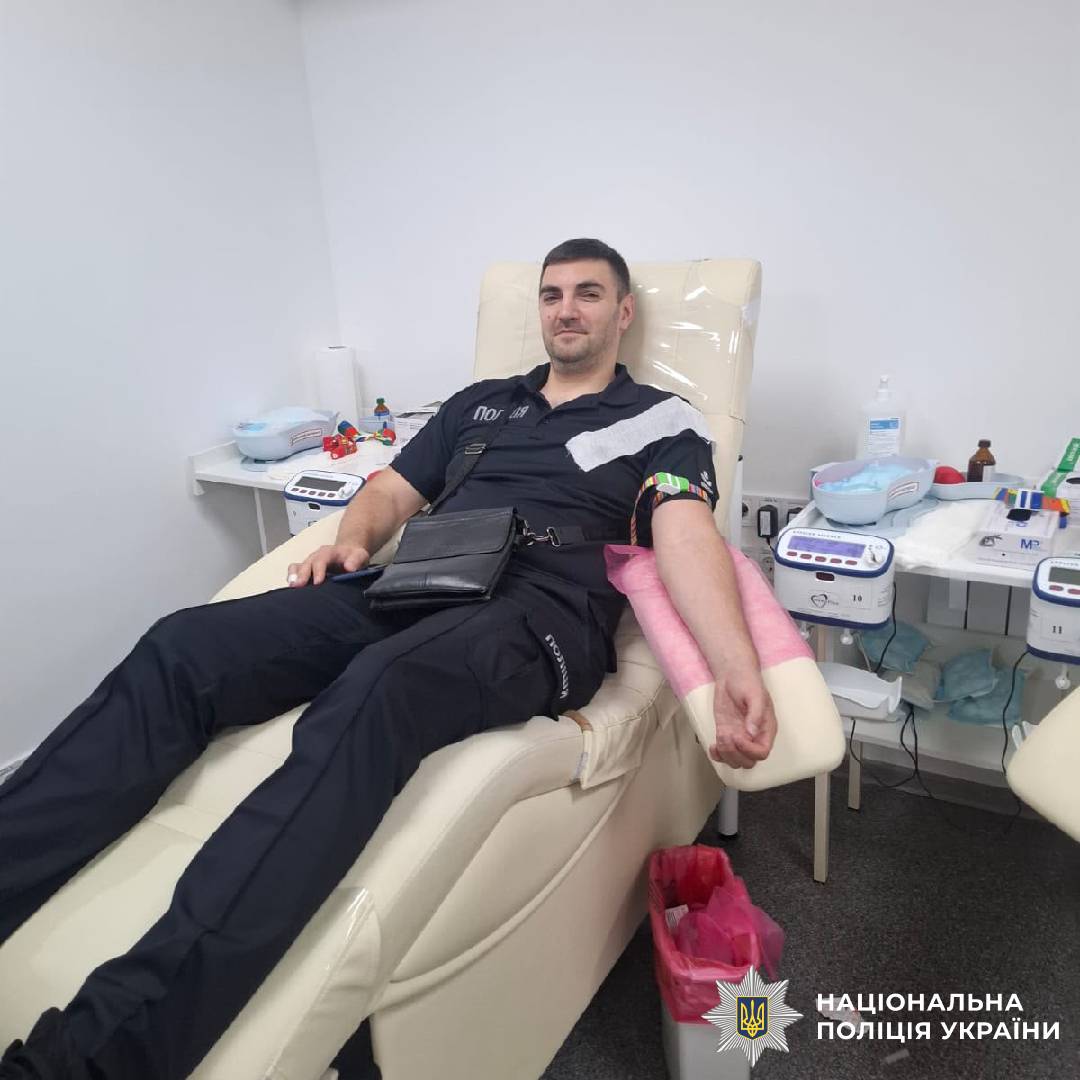 Врятувати чиєсь завтра: поліцейські Харкова долучилися до донорства крові на підтримку військових та цивільних