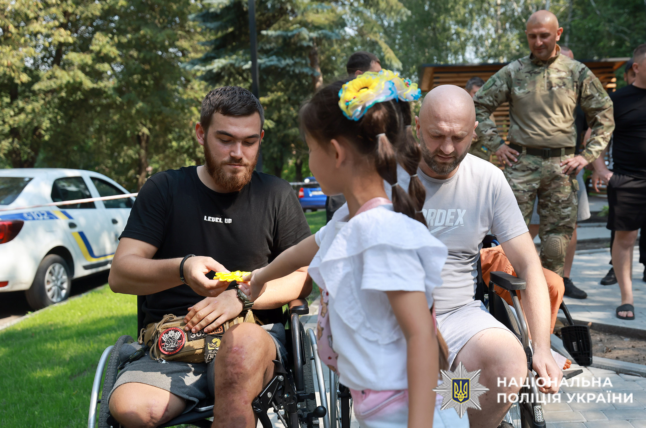Вручення оберегів захисникам