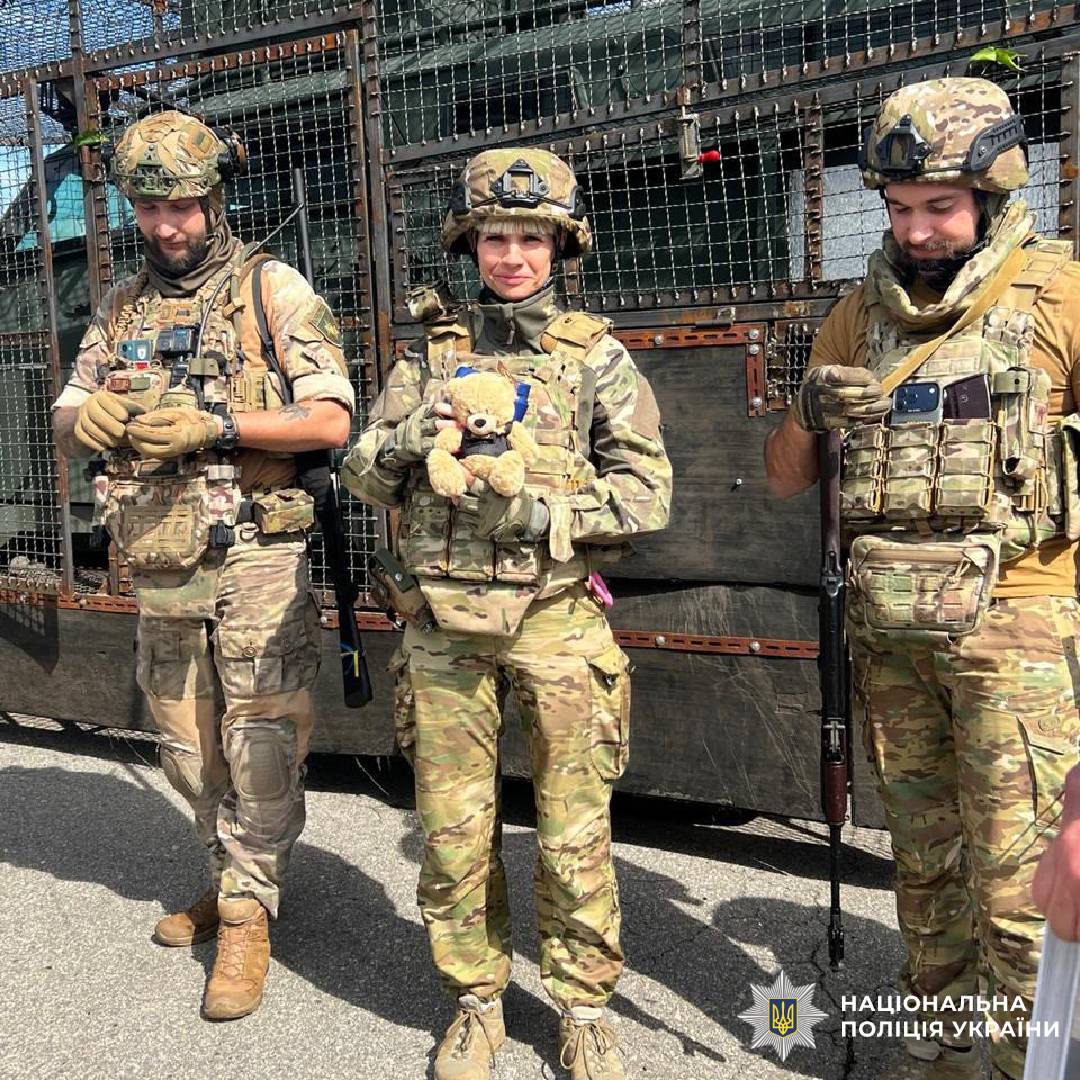 Відданість службі та людям: з нагоди свят поліцейську Харківщини Ірину Путніну відзначено державною нагородою