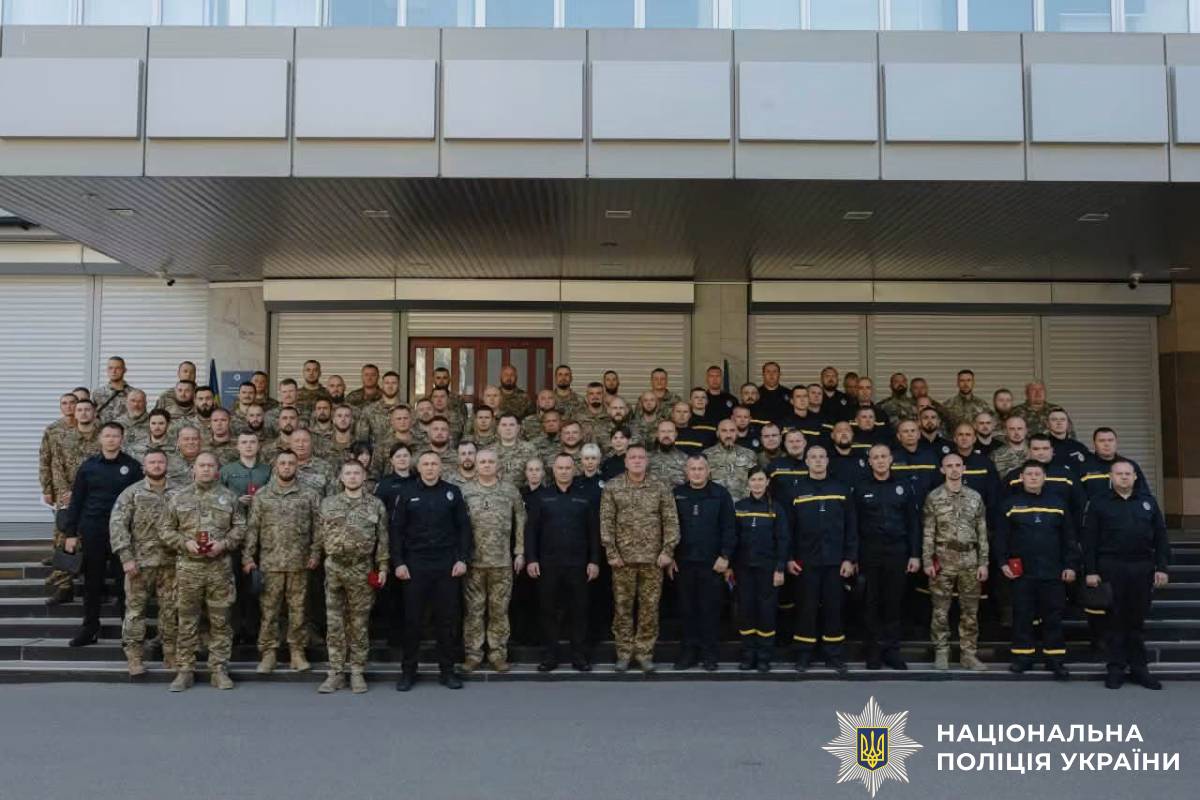 Відданість службі та людям: з нагоди свят поліцейську Харківщини Ірину Путніну відзначено державною нагородою