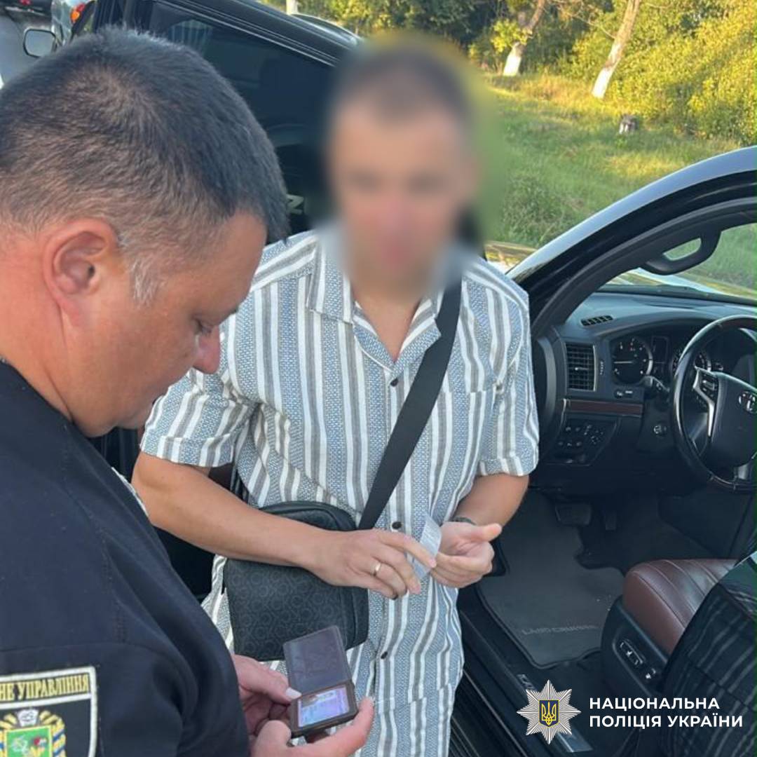 Намагався видати себе за прокурора: поліцейські Харківщині повідомили про підозру місцевому мешканцю